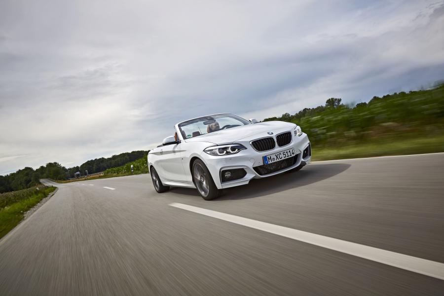  BMW 220d Convertible M Sport Package 2016 года  (WW) (фото 4 из 65)